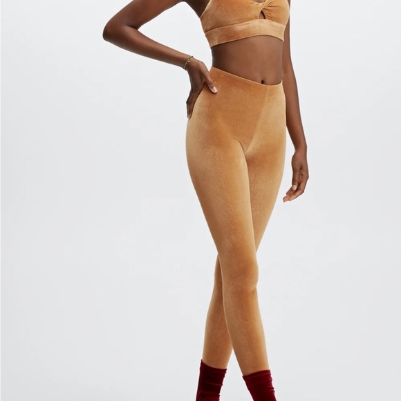 Fabletics 2 Piece set (Leggings & Bra) Velour Set Size Small - Picture 5 of 10